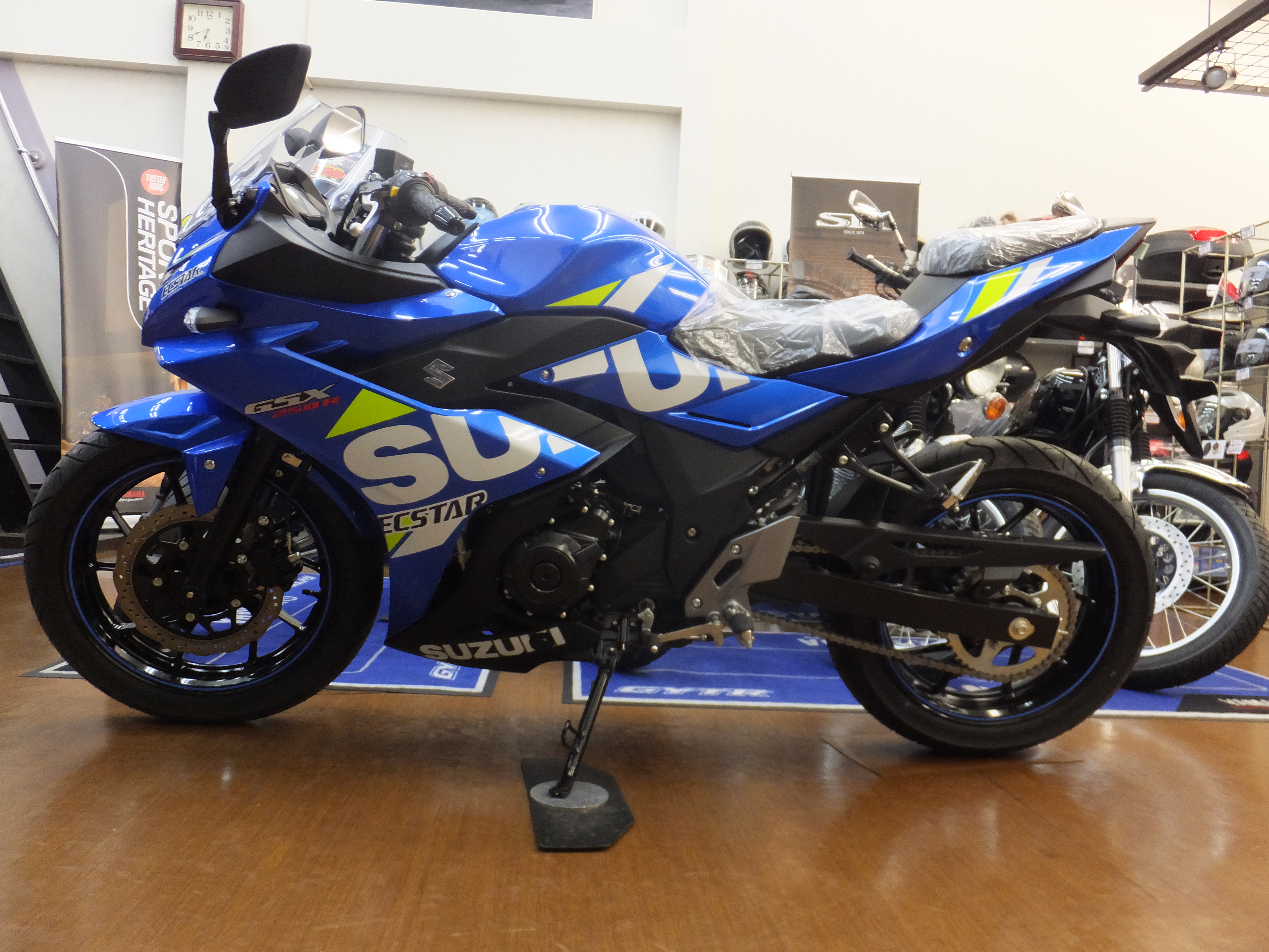SUZUKI GSX250R(ワークスカラー）